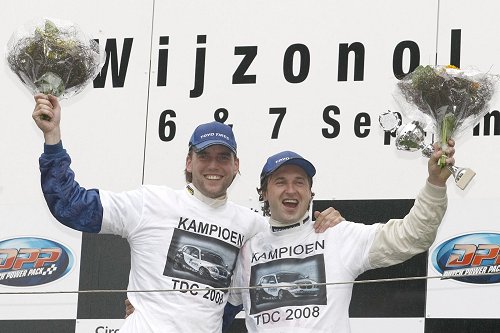 Bertus Sanders (l) en Marc Koster (r) stellen titel veilig